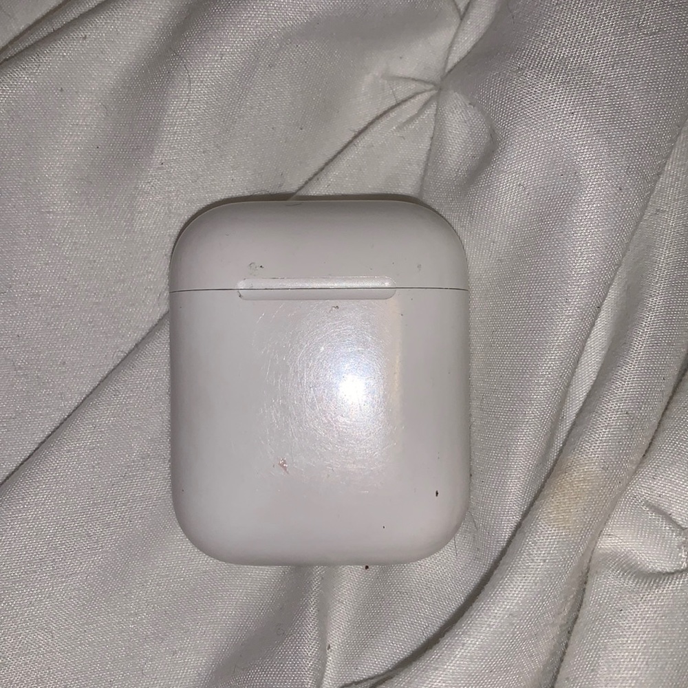 AirPod charging case